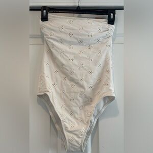 NEW!NWT!Woman’s shade and shore one peice bathing suitSize S (4-6) white floral.